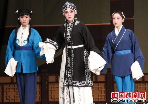 白牡丹的优雅绽放:著名平剧白派王冠丽的秦香莲
