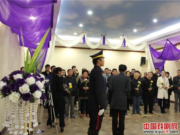 平菊花卉学校创始人华淑兰墓落成
