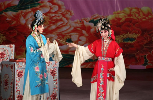 聊城京剧剧院在古楼北舞台上演文化惠民京剧
