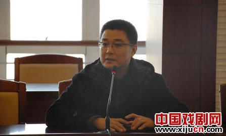 第三团团长张建国向年轻人传递信息
