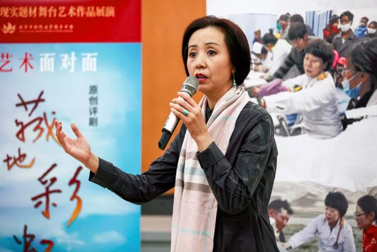 王平老师还现场为大家表演剧中的经典段落