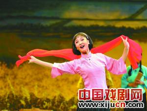 浪漫京剧戏剧《优雅的红纱布》
