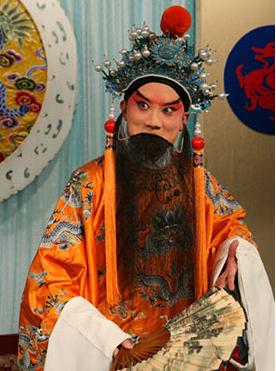 京剧《击败金砖四国》于3月24日在长安大剧院上演。
