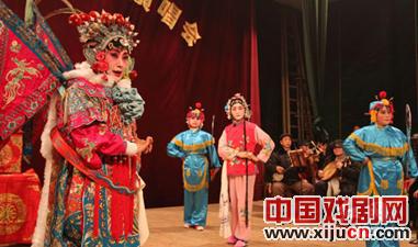 湖南怀化市洪江区老京剧艺术家举办“迎新年京剧音乐会”
