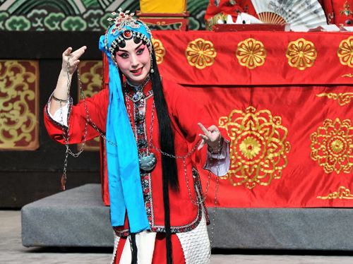 石弘毅主演了京剧表演《梅上城训石弘毅》
