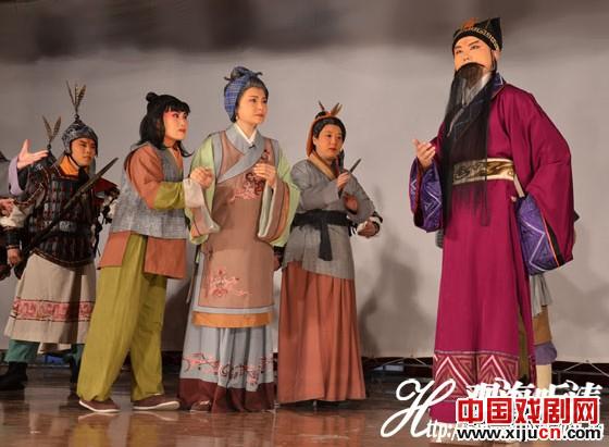 青岛京剧院的历史剧《王琦天衡》是中国海洋大学的一场特别演出。
