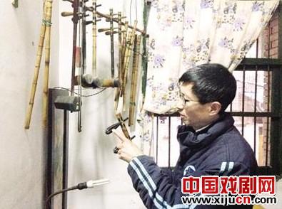 李成祥，一个不卖京剧的“业余”京剧爱好者，“如果接触到金钱的味道，就会感觉不一样。”
