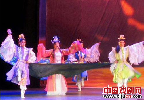 童话京剧《野天鹅》