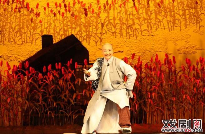 新的大型现代歌谣《从春天歌唱到秋天》荣获“中国现代歌剧杰出贡献奖”

