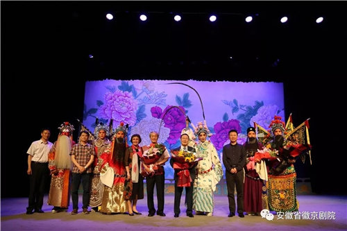 著名京剧表演艺术家于万增先生收徒安徽省徽京剧院优秀青年演员尹航拜师仪式