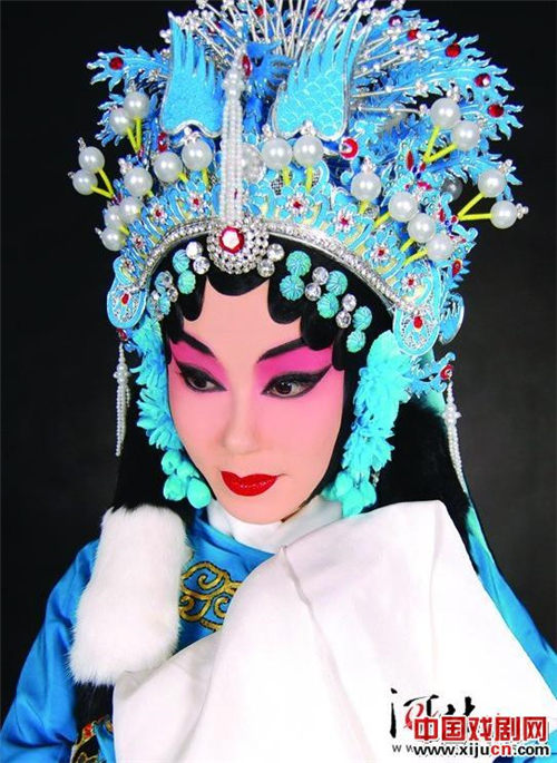 尚常戎、俞奎志、李胜素、迟小秋等人表演了一场大型京剧音乐会，题为《国韵、天骄、我的心献给党》
