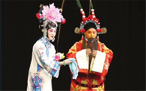 天津京剧院“永别了，振兴了新”封箱戏的“四郎拜见母亲”
