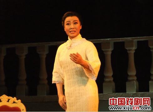 迟小秋因病演出，北京剧院奉献感人。
