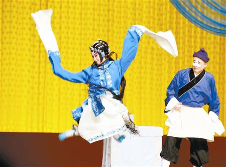 天津京剧院“梅花惠民”上演程派著名戏剧《六雪中送炭》
