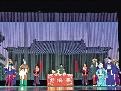内蒙古草原上演“迷人的春天”京剧
