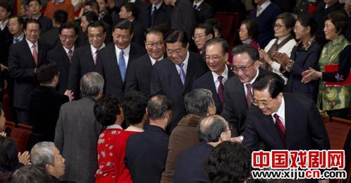 胡锦涛、吴邦国、温家宝、贾庆林、李长春、习近平等拉美领导人观看了新年京剧晚会。
