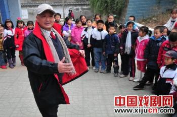 杨厚德走进校园“谈戏剧”
