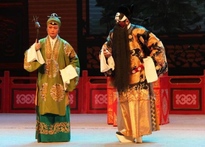 以史为镜，扬起新的风，敲响警钟，长时间培养干部
