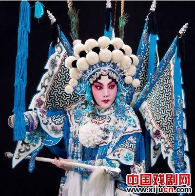 2012年，国家京剧剧院迎来了春节，上演了青春版的《年轻的男女》
