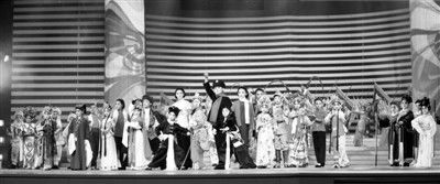 宝安京剧团在全国各地演唱
